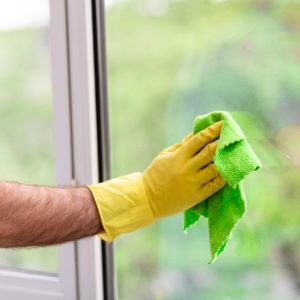 glass-cleaner-alternatives-1280x720